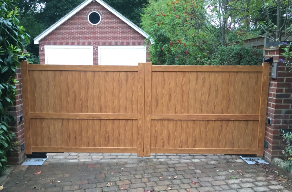 Light wood design for gates